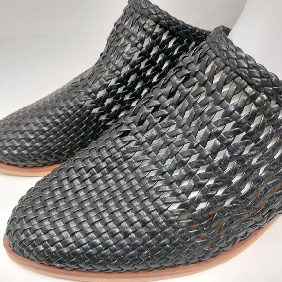 NWOT.  BLACK OPEN WEAVE HEELED CLOGS. SIZE 11 WOMEN'S. - Picture 6 of 11